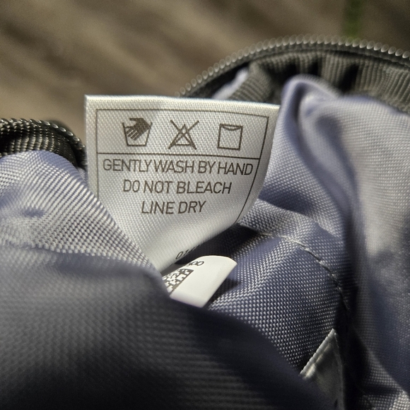 Adidas Small‎ Crossbody Bag  In Red & Black With Adjustable Strap NwOT - Picture 5 of 9